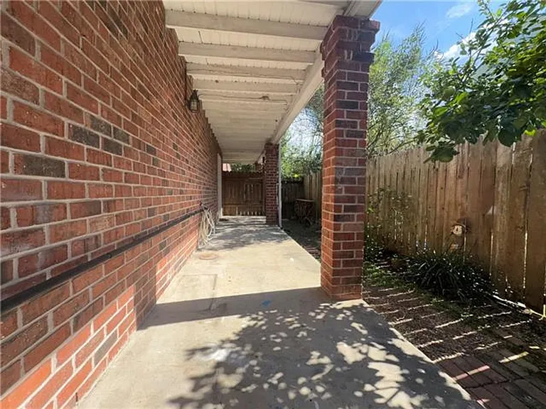 818 Moss St — Photo 13