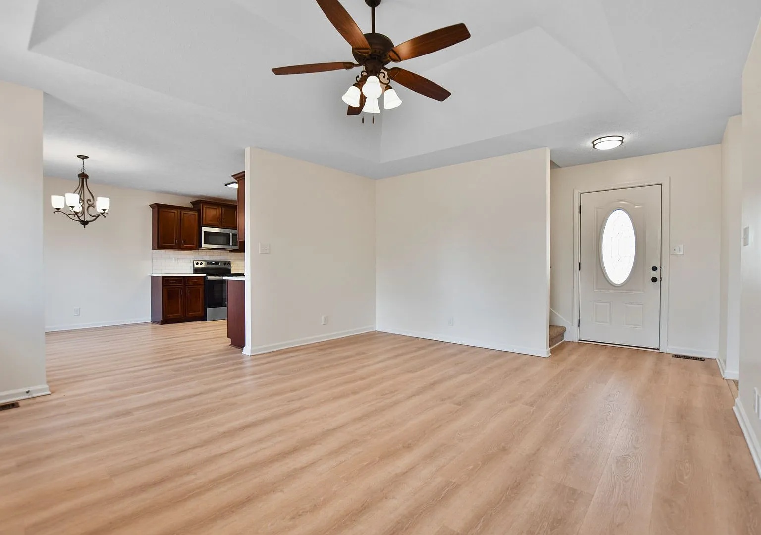 Pet Friendly Three Bedroom with Bonus! — Photo 4