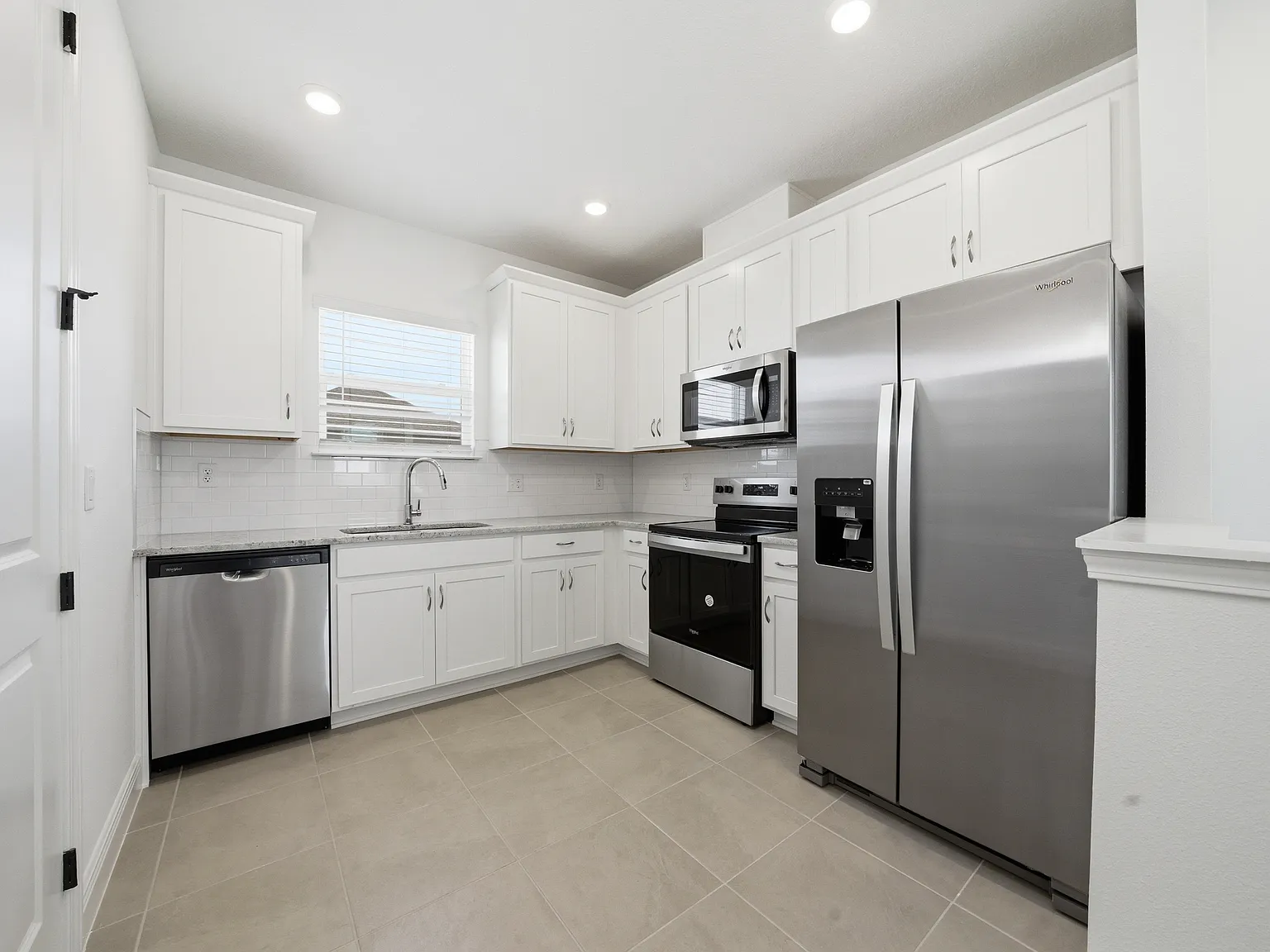 1 bed, 870 sqft, $1,600 — Photo 4
