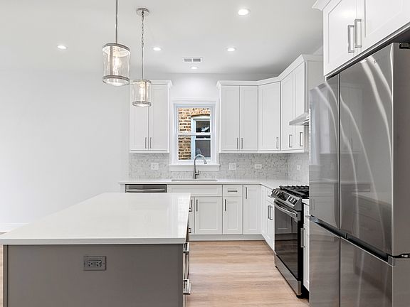 4th image of 6423 N Washtenaw Ave #5