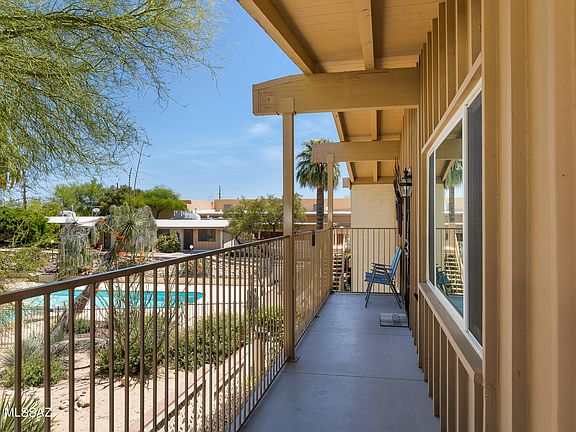 3rd image of 5901 N Oracle Rd APT 27