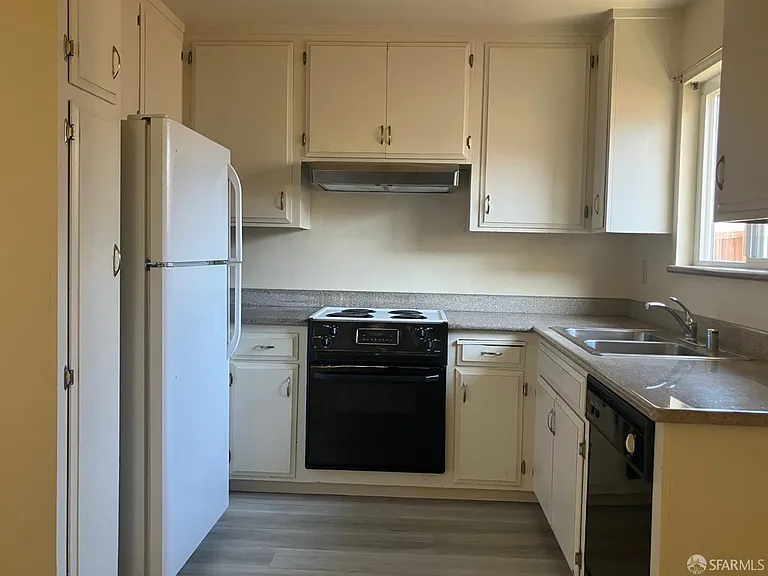 1716 Marshall Ct #B — Photo 3