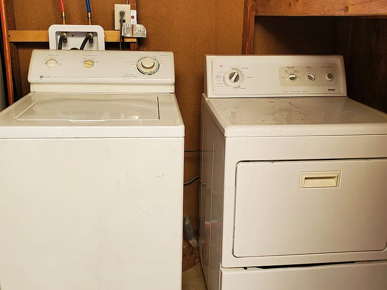 Private Washer/Dryer included
