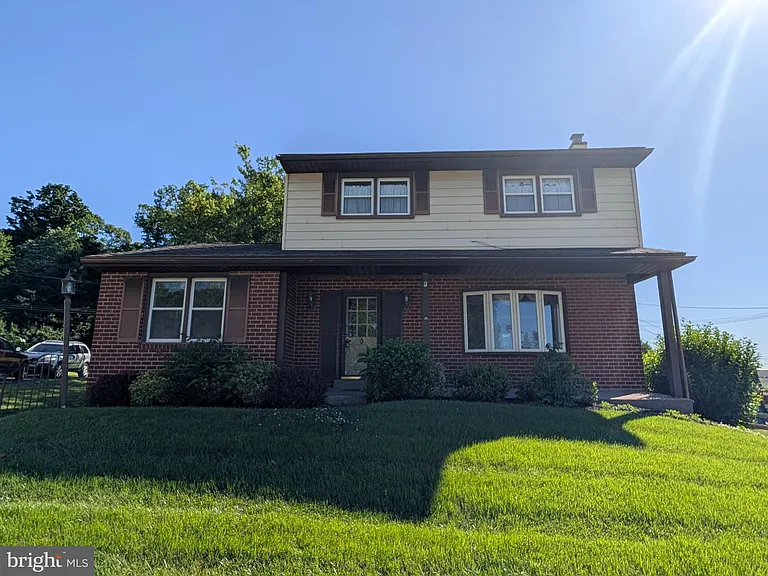 14 Westwood Cir — Photo 1