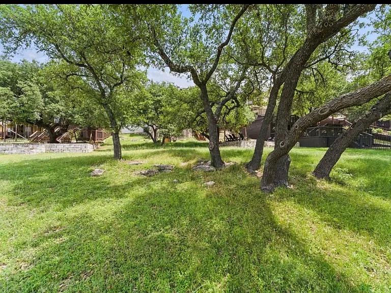 976 Parkview Dr — Photo 20