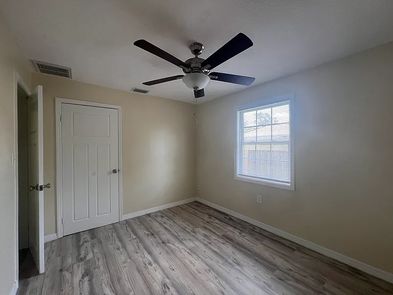 1430 W Rambla St — Photo 6