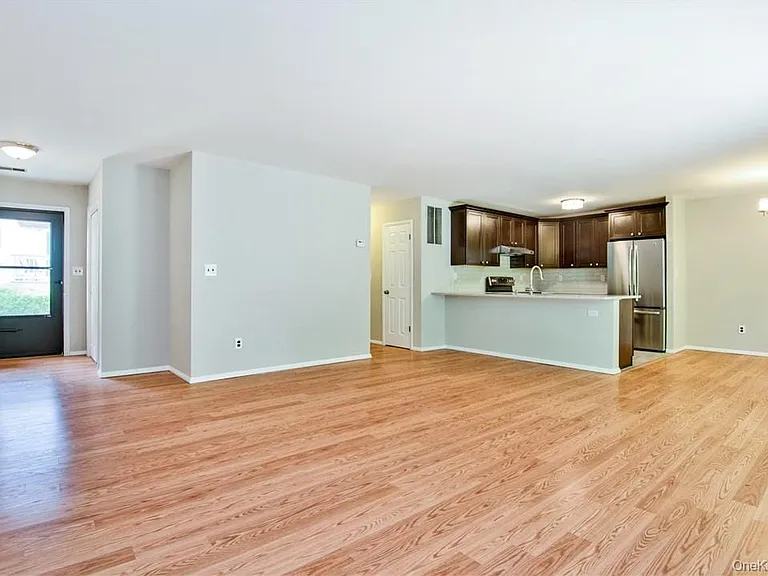 96 Molly Pitcher Ln #I — Photo 4