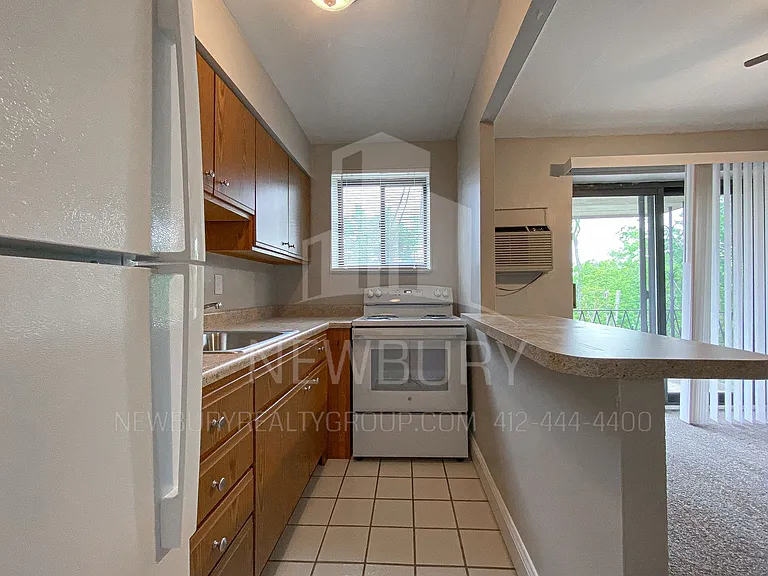 Poplar Apartments — Photo 35