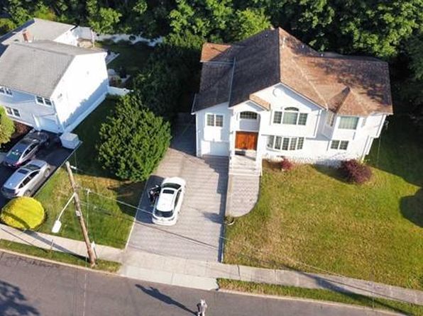 39-05 Knott Ter, Fair Lawn, NJ 07410