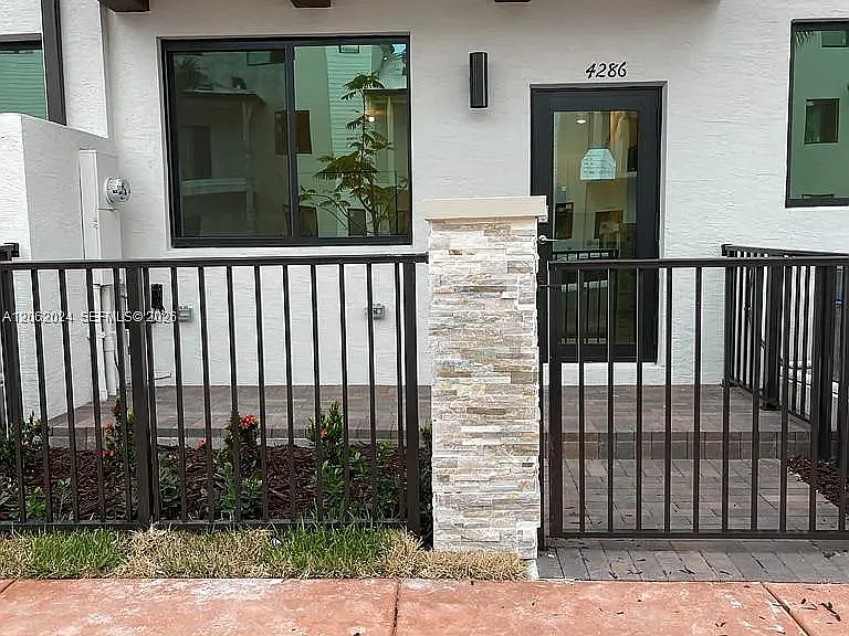 4286 NW 83rd Ave #42 — Photo 2