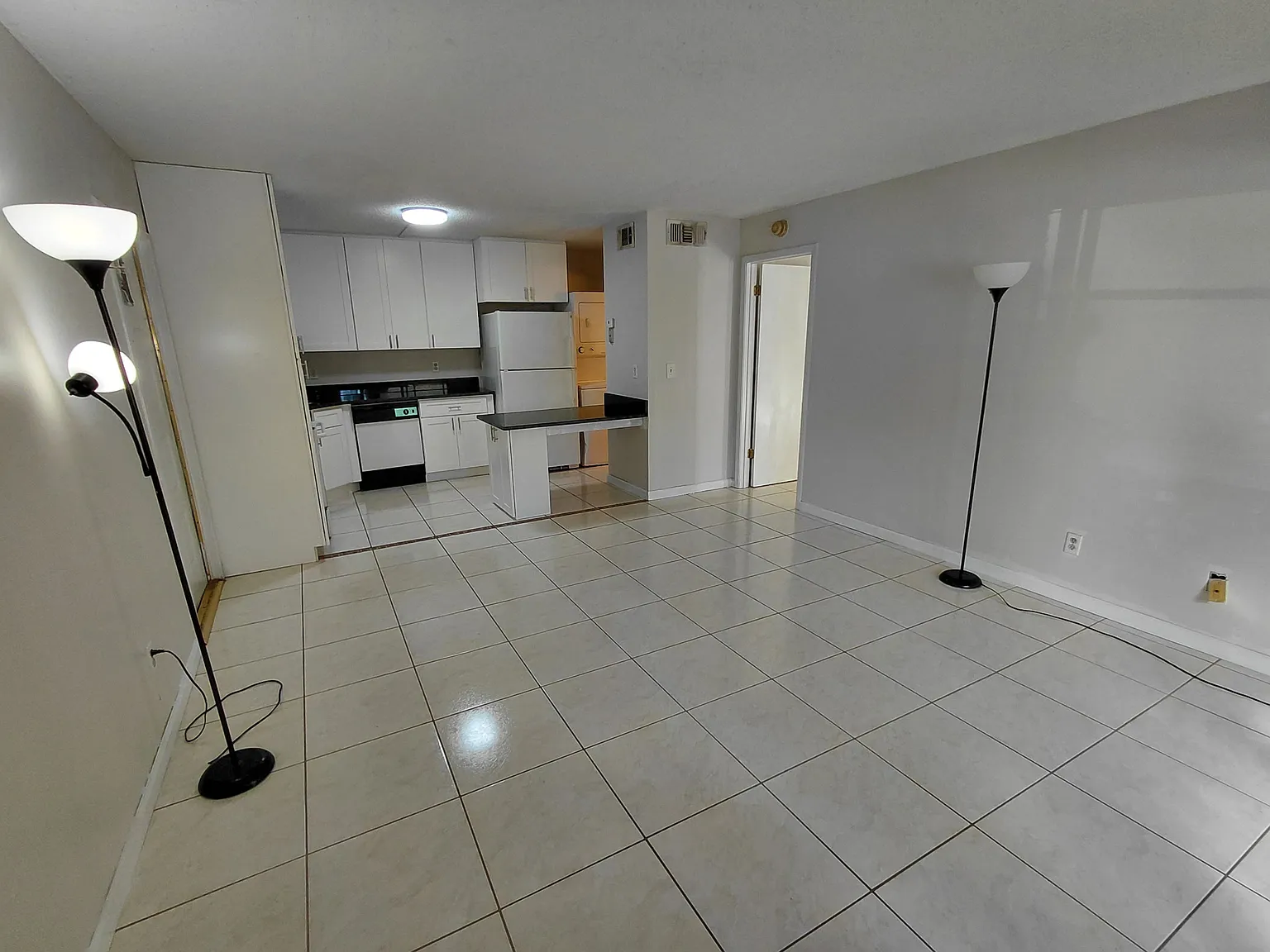 1 bed, 926 sqft, $1,300 — Photo 3
