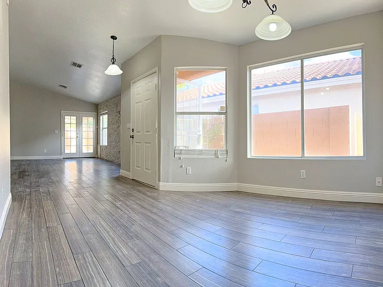 3740 Alliance St — Photo 6