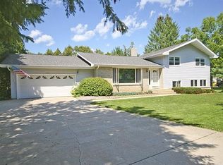 5576 Auchter Ln, Waunakee, WI 53597