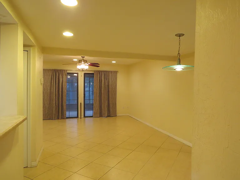 910 SW 56th Ter — Photo 15
