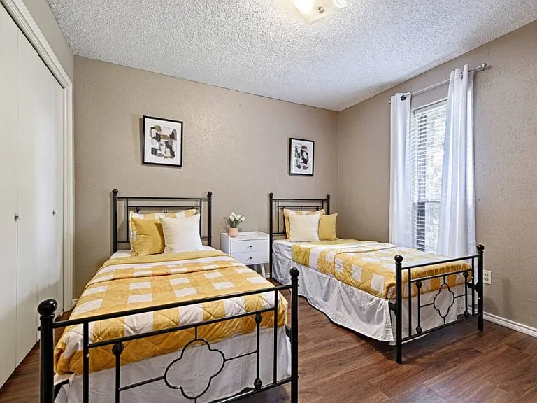 1709 Windsong Trl — Photo 13