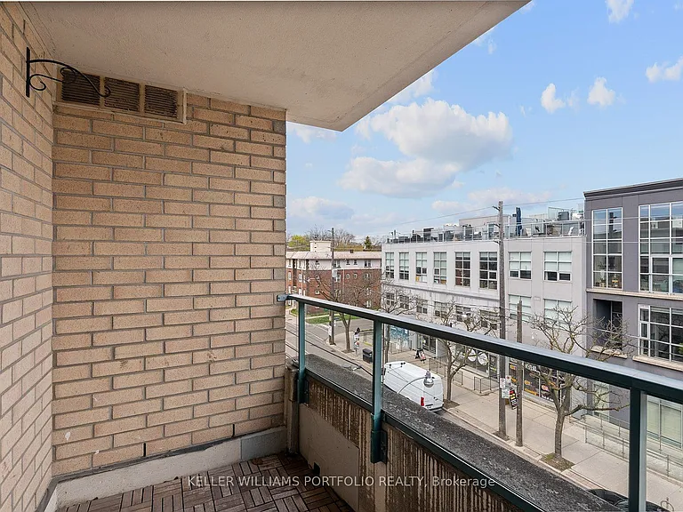 1829 Queen St E #408 — Photo 22