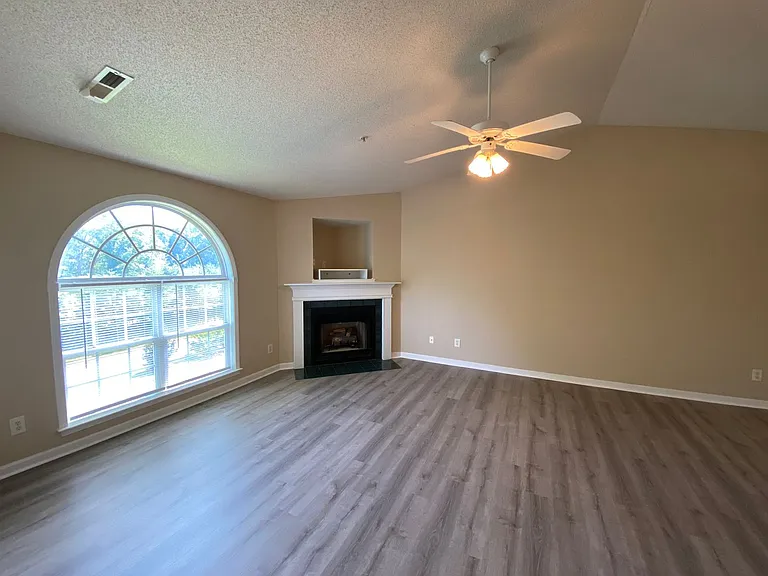 533 Scholastic Ct — Photo 4