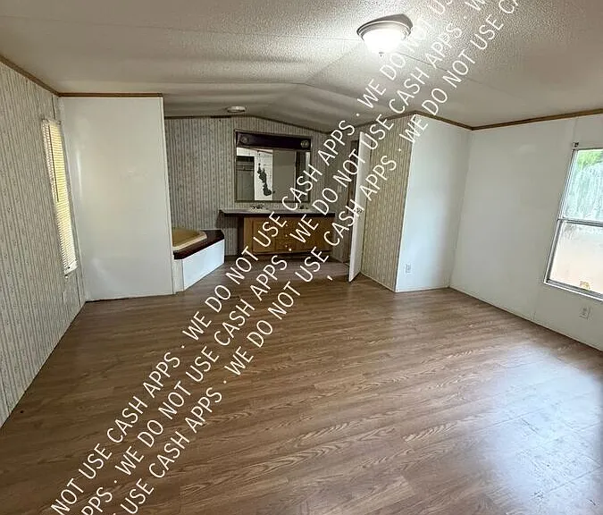 102 Hornet Ln — Photo 4
