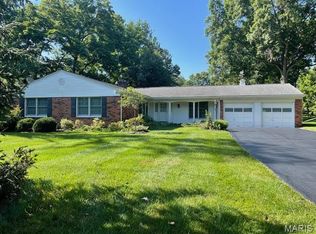 11838 Point Oak Dr, Saint Louis, MO 63131