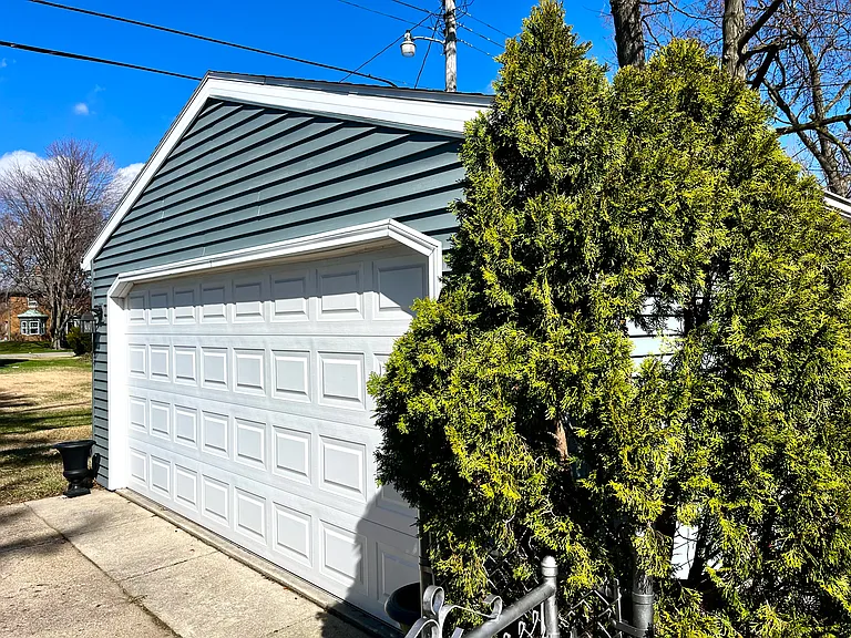 1321 E Lasalle Ave — Photo 26