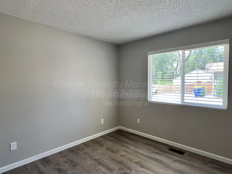 2462 E Willamette Ave — Photo 15