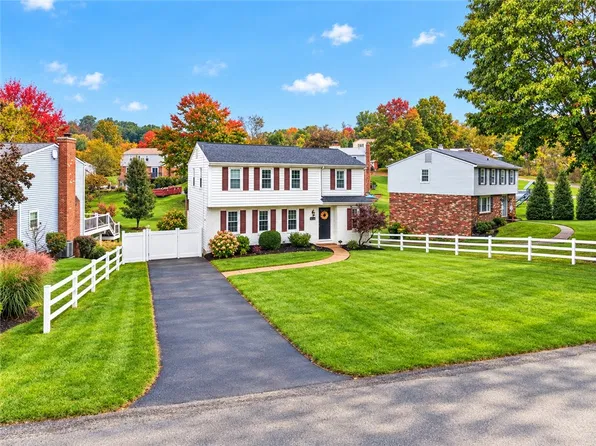 5010 Meadowridge Ln, Gibsonia, PA 15044
