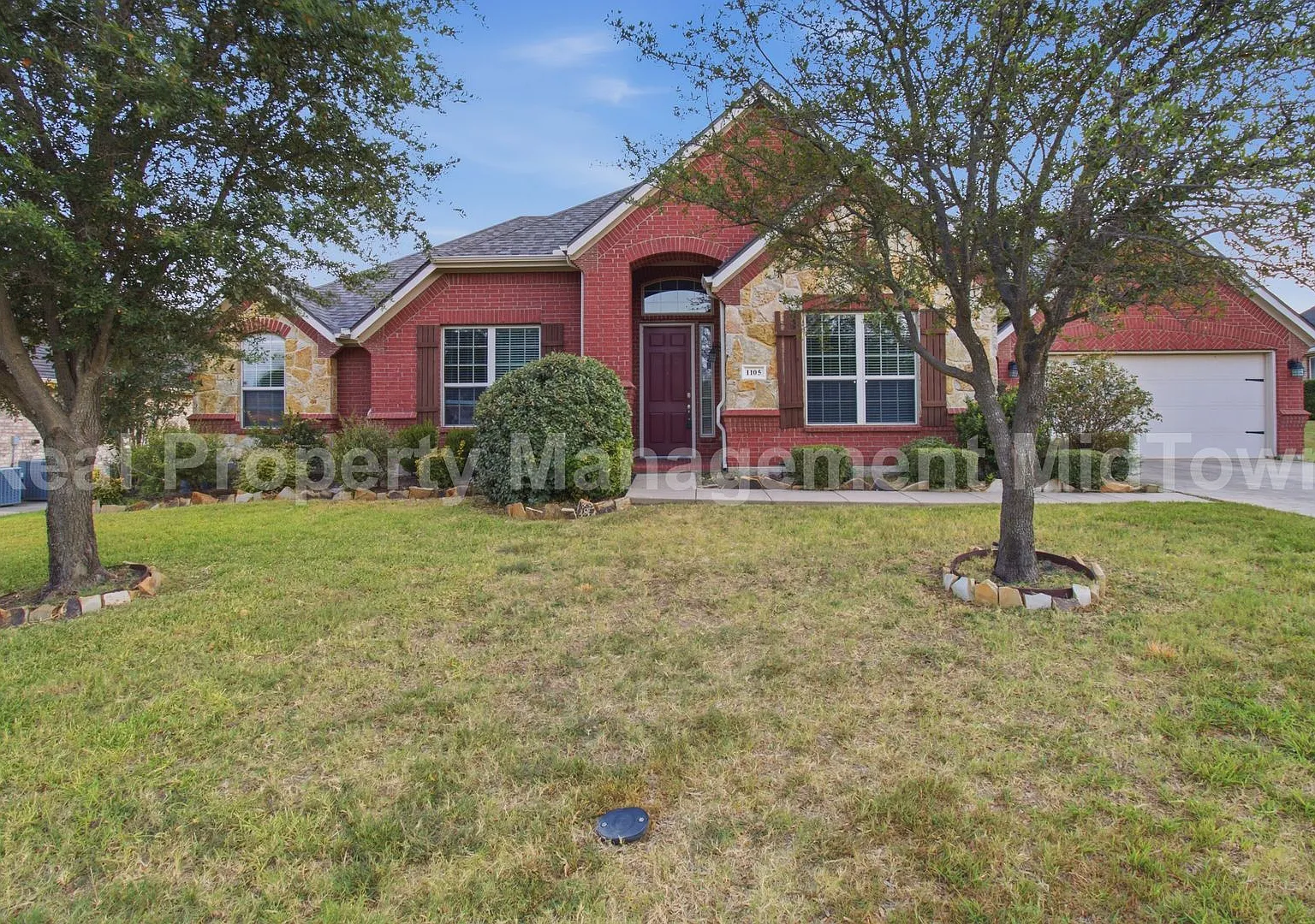 Charming cul de sac lot home in the sought-after Woodland Estates in Mansfield — Photo 1