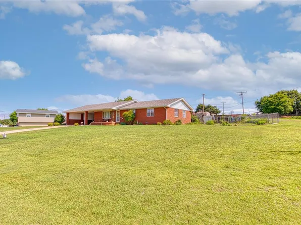 907 Ella St, Cordell, OK 73632