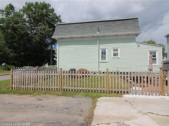 Newly fenced in Side yard!