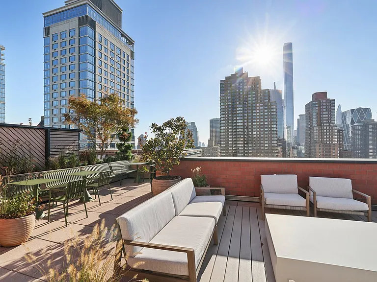 200 W 60th St #15G — Photo 31