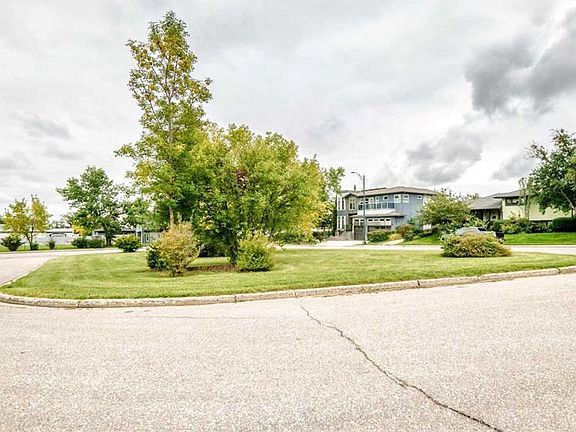 2nd image of 14 SE Carnarvon Way NW