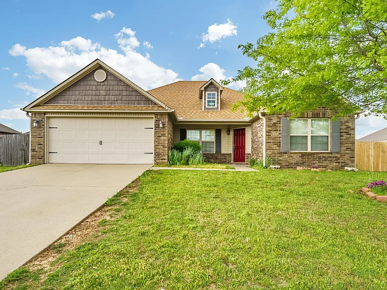 530 Lasso Ln — Photo 2