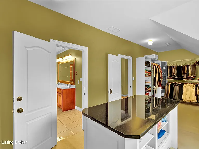 560 N Hubbards Ln — Photo 50