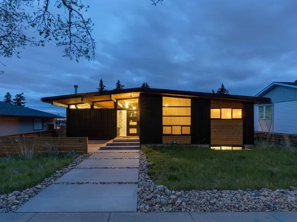 4427 N Charleswood Dr NW, Calgary, AB T2L 2E3