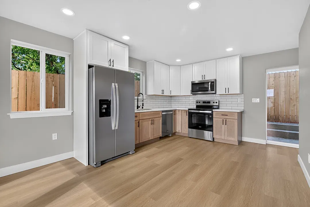 3 bed, 2.5 bath, 1000 sqft, $3,300 — Photo 3