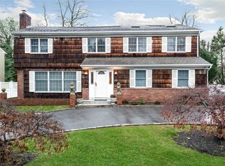261 Berry Hill Rd, Syosset, NY 11791