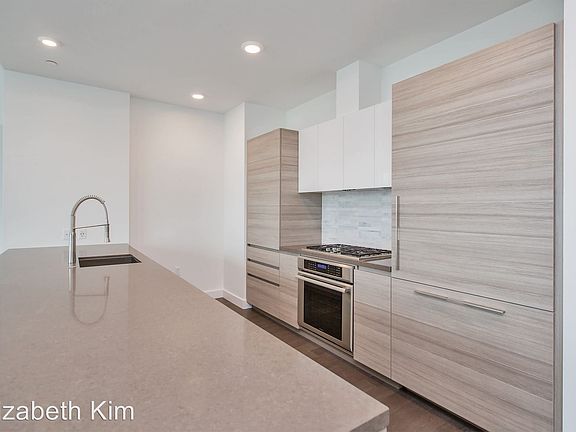 3rd image of 708 Long Bridge St APT 1611