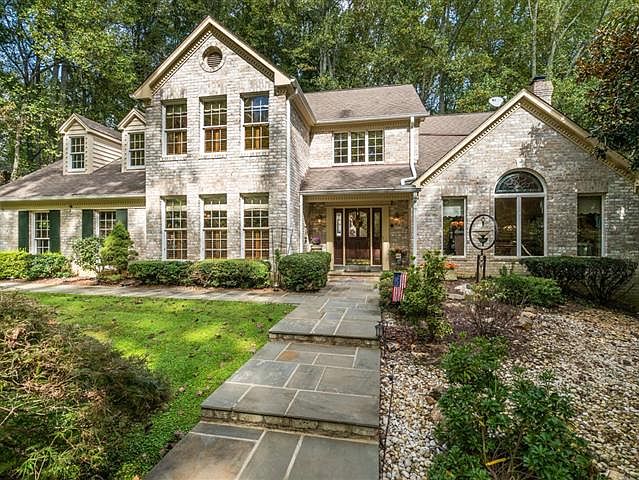 1st image of 6668 Colonnades Dr