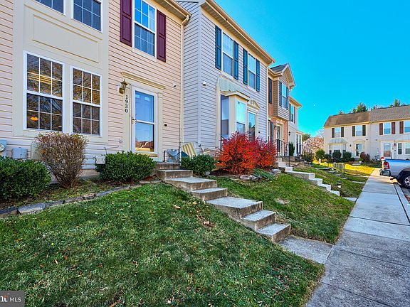 2nd image of 1930 Laurel Oak Dr