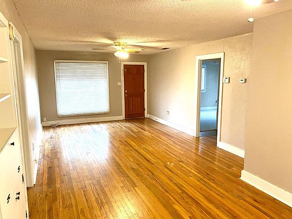 3rd image of 907 W 22nd St