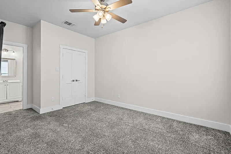 5 bed, 5.0 bath, 2500 sqft, $6,800 — Photo 2