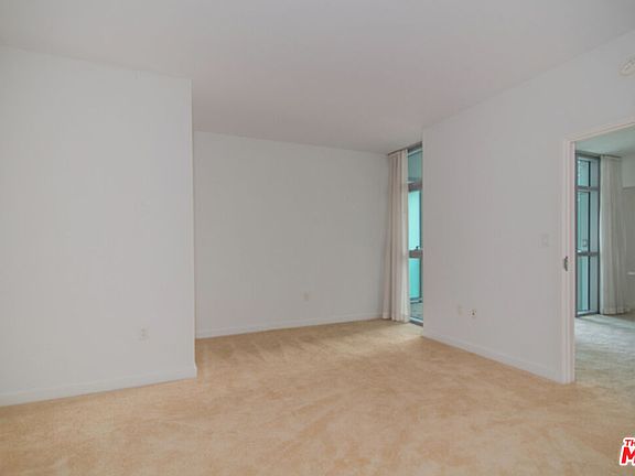 5th image of 13700 Marina Pointe Dr Unit 1027