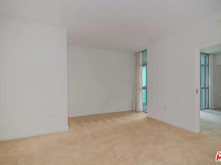 13700 Marina Pointe Dr #1027 — Photo 5