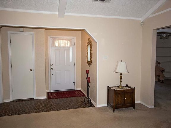 2nd image of 1858 El Paso St