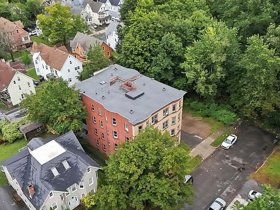 2nd image of 40 Warriner Ave