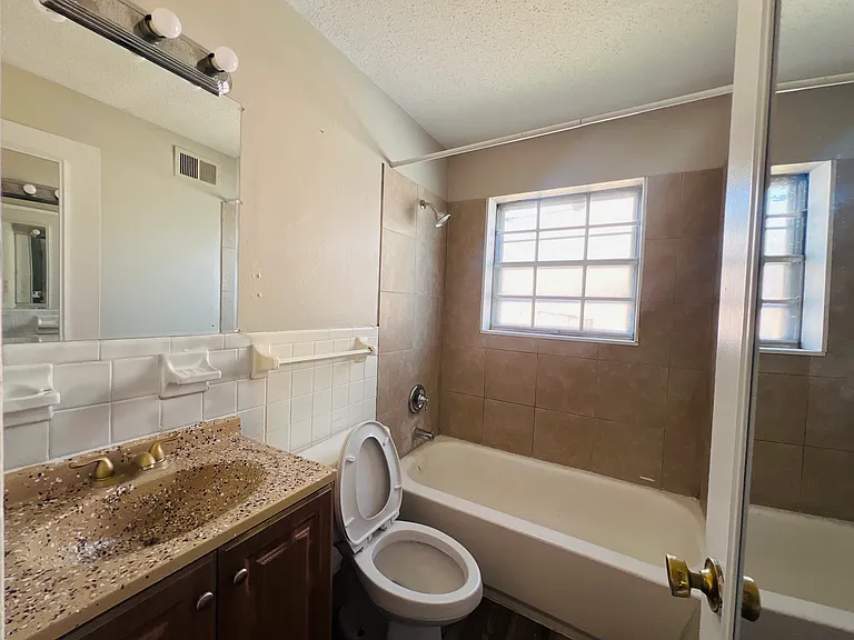 1121 S Cooper St #2 — Photo 10