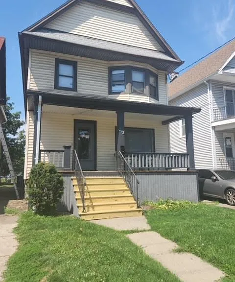 712 Hopkins St — Photo 2