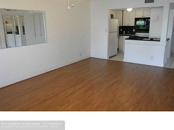 4th image of 701 Pine Dr APT 208