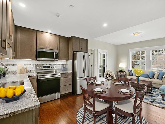 4th image of 25 Lawrence St #3B