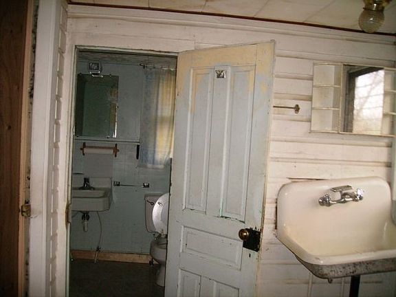 5th image of 230 N Lackey St